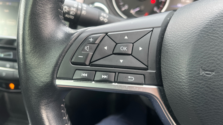 Nissan Qashqai 1.3 DiG-T N-Connecta 5dr Petrol Hatchback